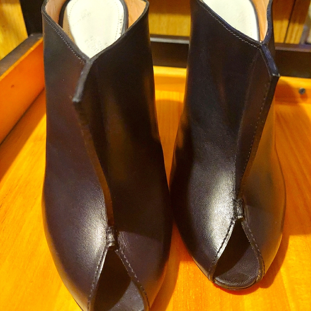 SOLD! 🖤MAISON MARGIELA PEEPTOE MULES!🖤